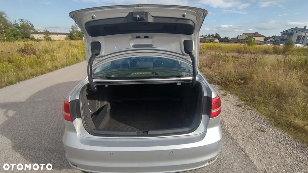 Volkswagen Jetta - 11