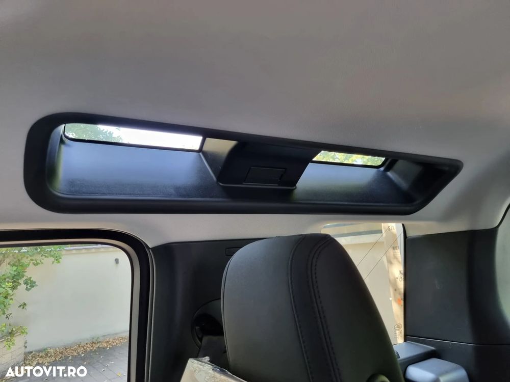 Land Rover Defender 110 2.0L D240 S - 26