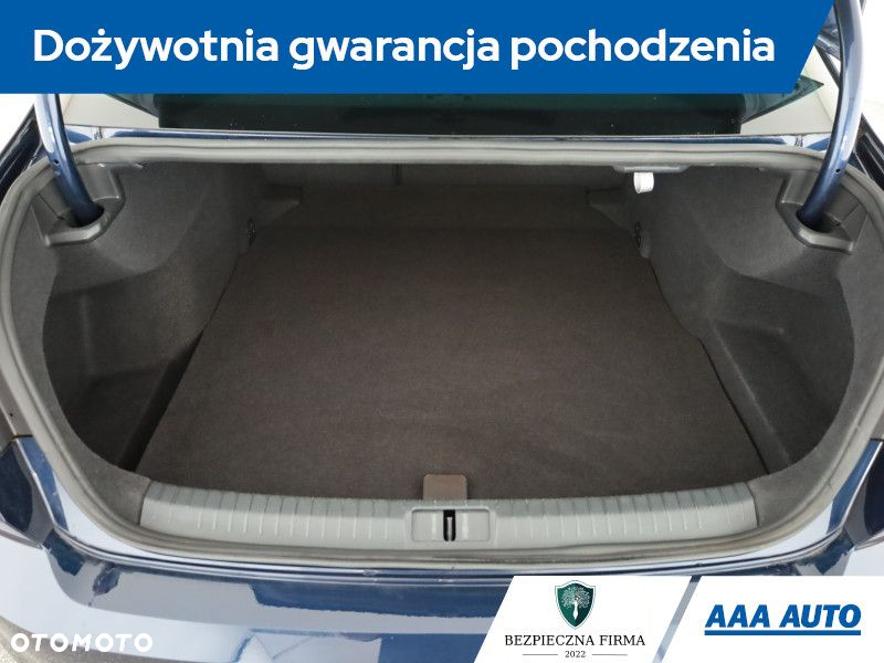 Volkswagen Passat - 11