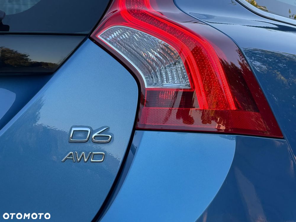 Volvo V60 D6 Plug-In-Hybrid AWD Geartronic Summum - 24