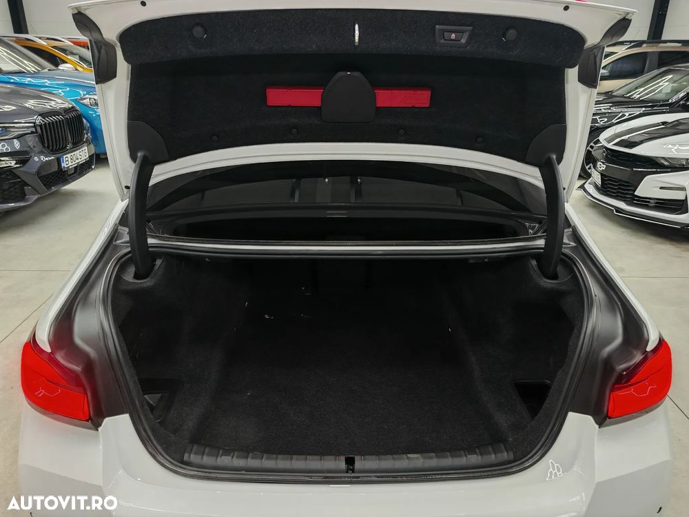 BMW Seria 5 530i AT MHEV - 40