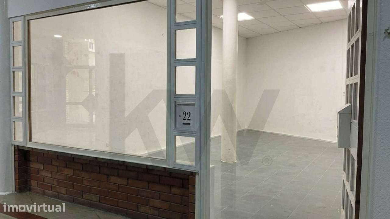 Espaço comercial no Beato com estacionamento e pé-direito duplo - Grande imagem: 2/17