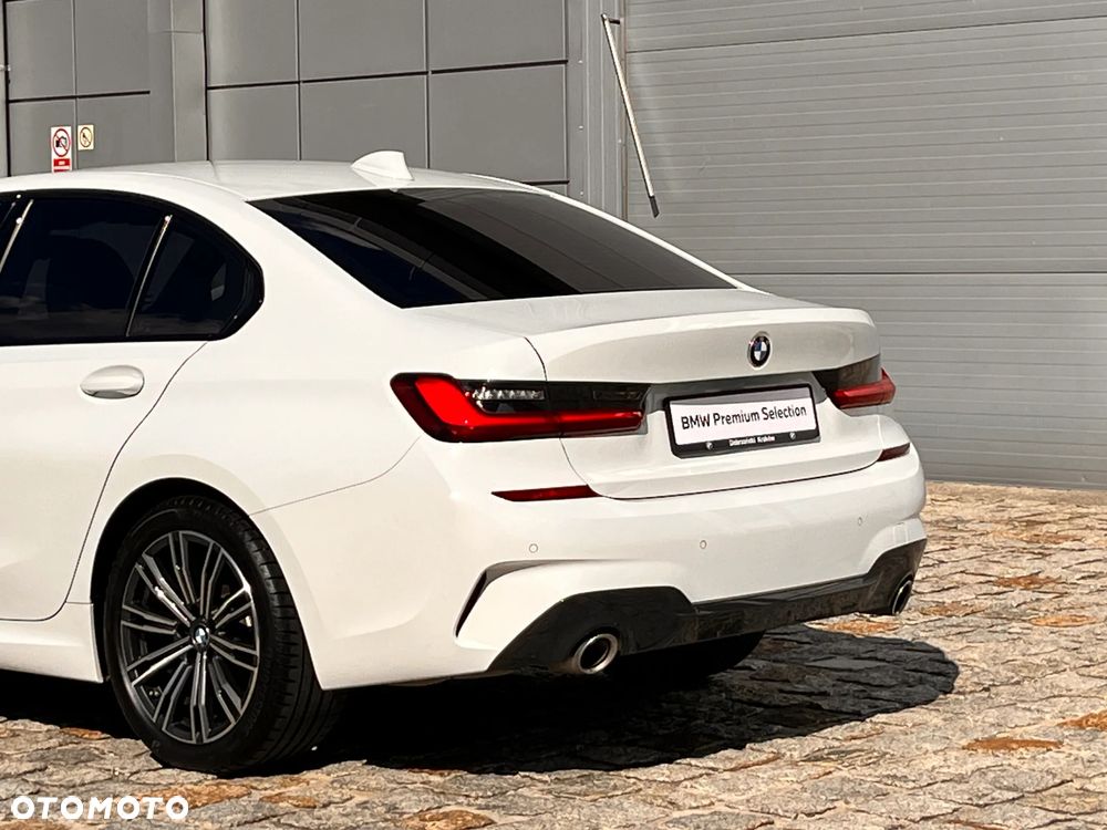 BMW Seria 3 318i M Sport sport - 12