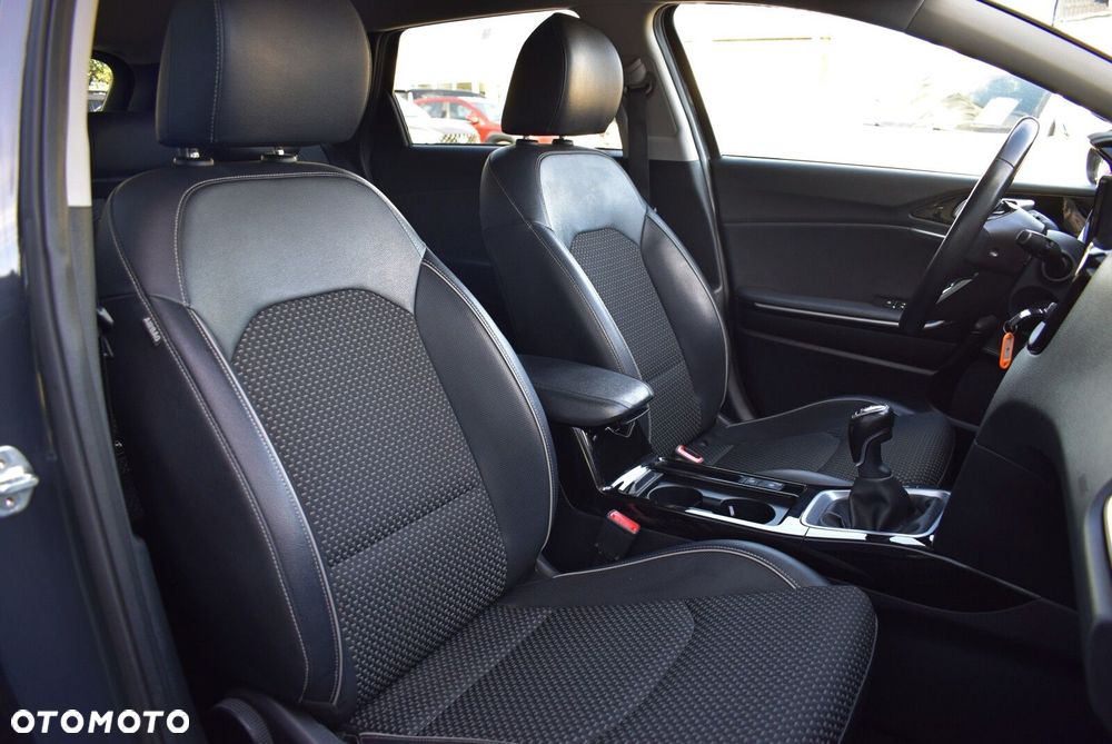 Kia Ceed - 16
