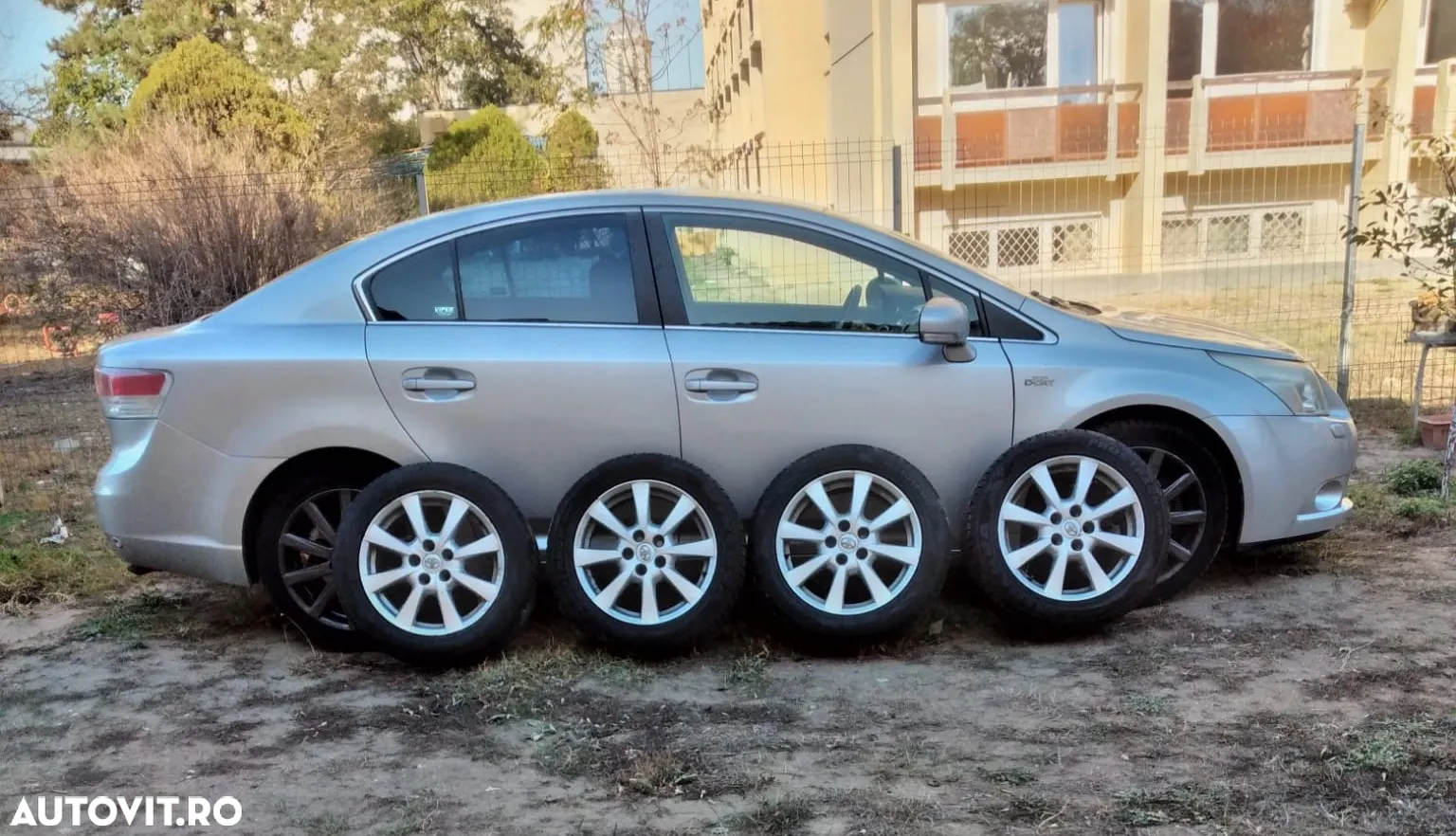 Toyota Avensis 2.2 D-CAT Luxury - 4