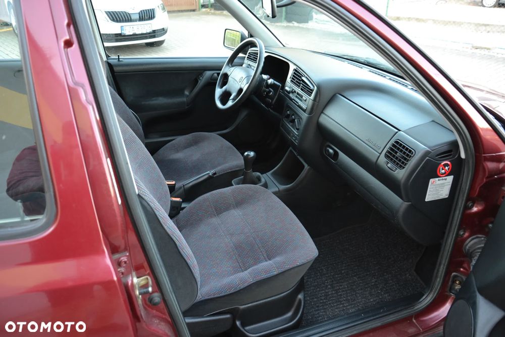 Volkswagen Golf 1.6 GL - 27