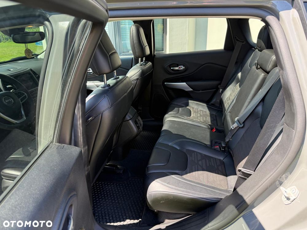 Jeep Cherokee - 10