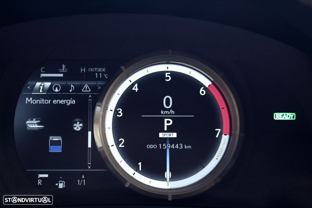 Lexus IS 300H F Sport - 32