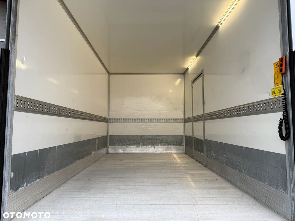 Iveco Daily Izoterma Winda - 9