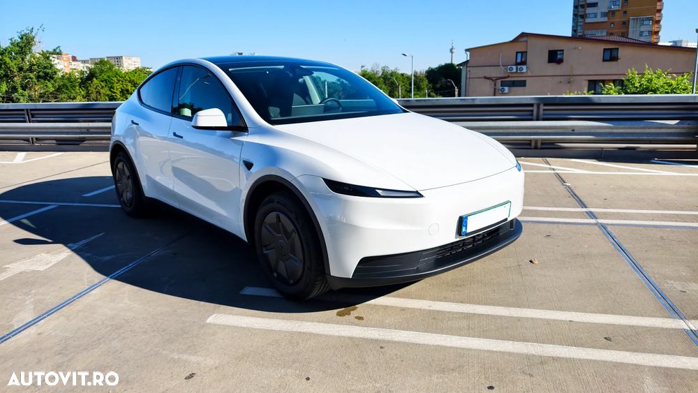 Tesla Model Y RWD Standard - 10