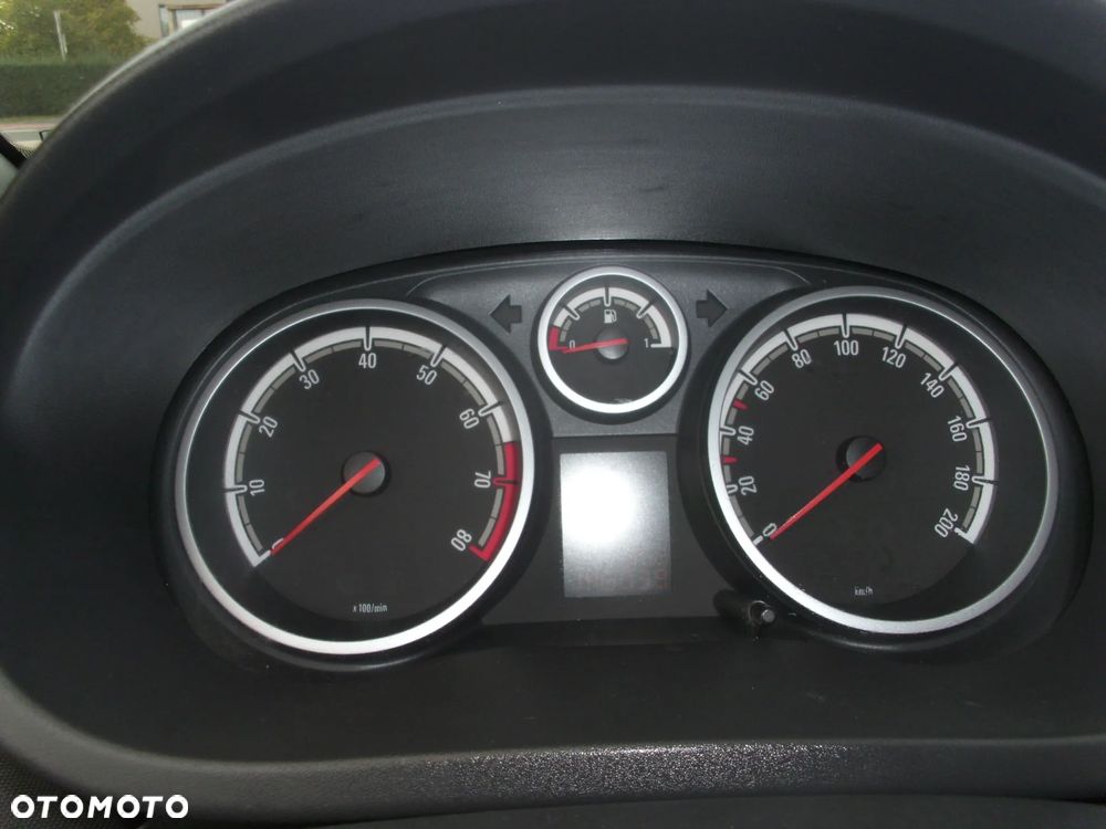 Opel Corsa 1.4 16V 150 Jahre - 17