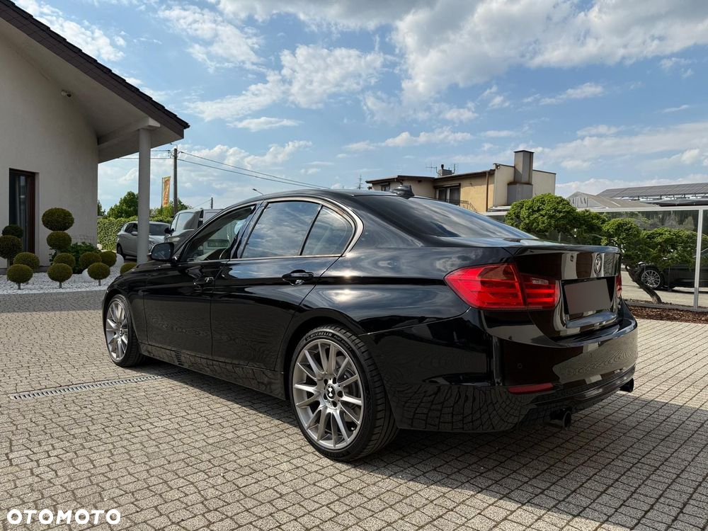 BMW Seria 3 335i Touring Sport Line - 11