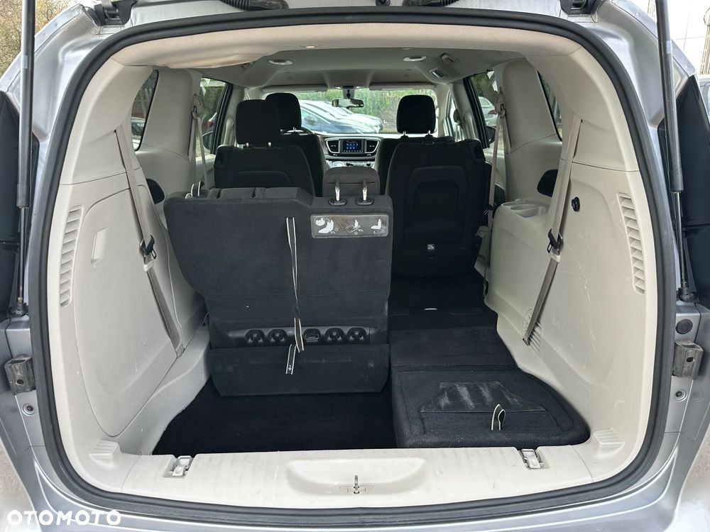 Chrysler Pacifica - 37