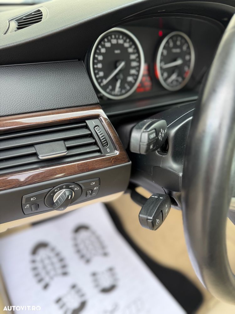 BMW Seria 5 520i Sport-Aut. - 22