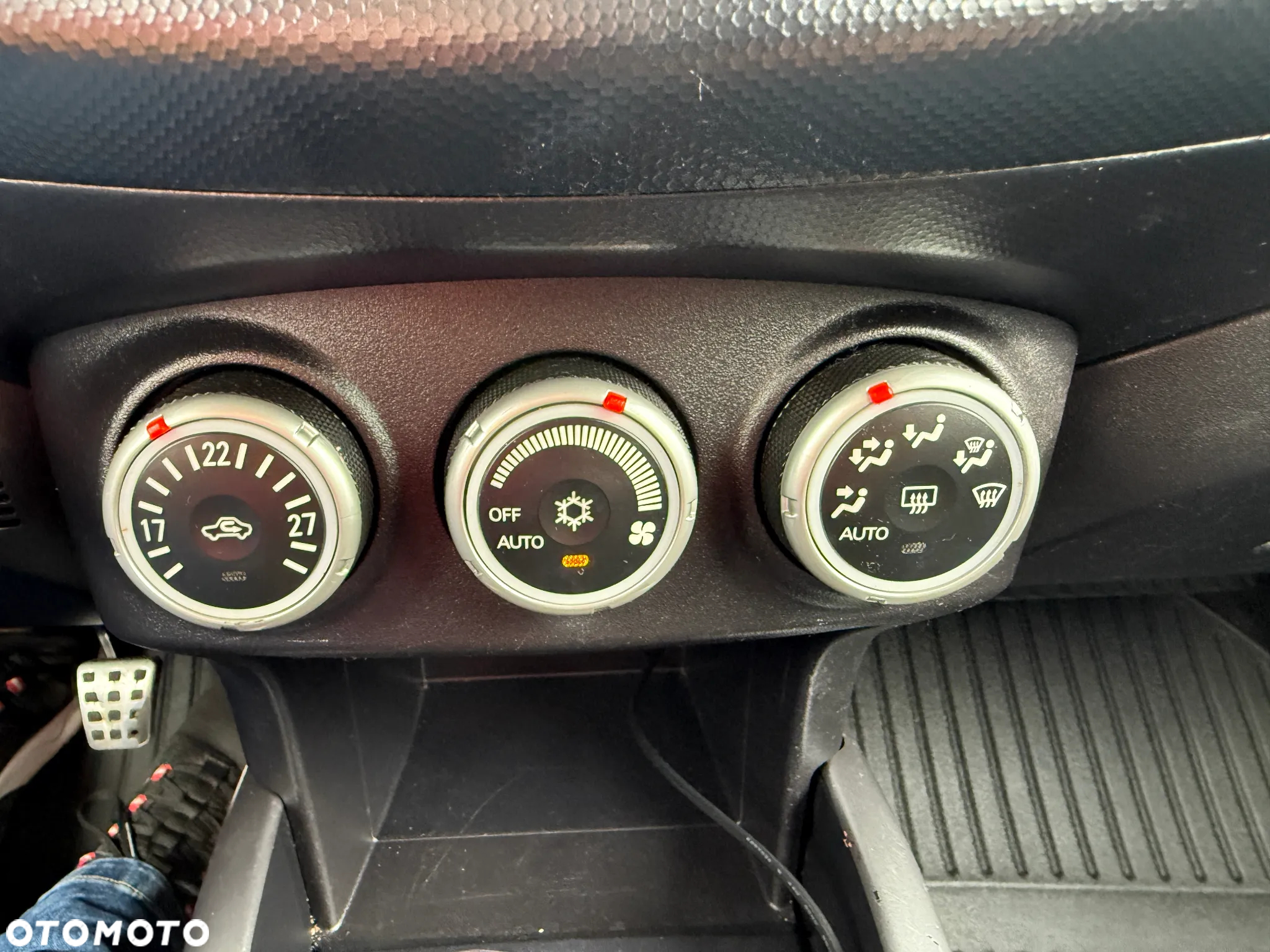 Mitsubishi Outlander 2.4 Intense + - 28