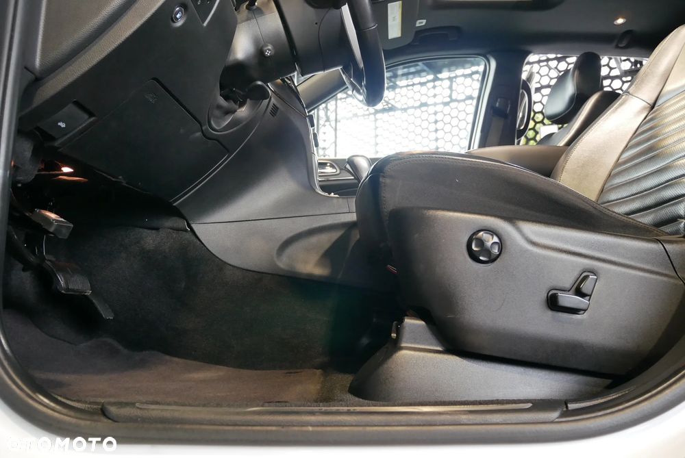Jeep Grand Cherokee - 22