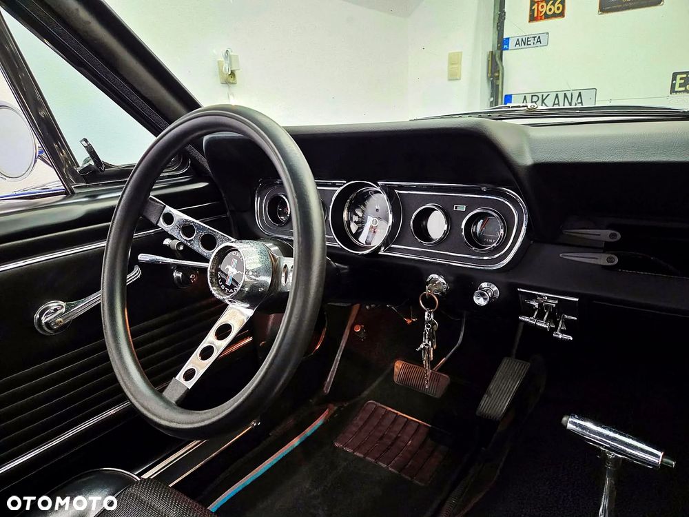 Ford Mustang - 17