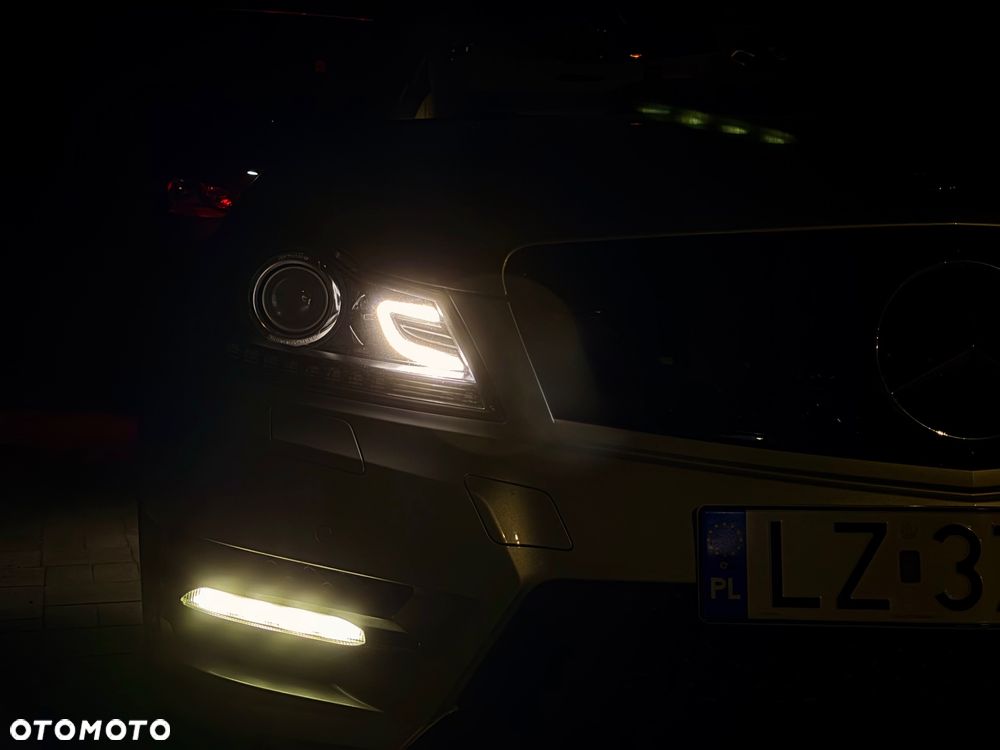 Mercedes-Benz Klasa C 250 CDI 4Matic 7G-TRONIC Avantgarde Edition - 34
