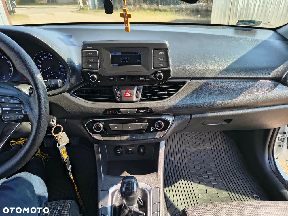 Hyundai i30 1.5 DPI Classic + - 20