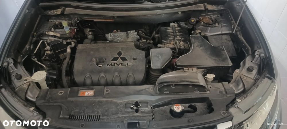 Mitsubishi Outlander 2.0 Intense + 4WD CVT - 17
