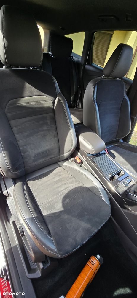 Ford Kuga 2.0 TDCi 2x4 ST-Line - 28