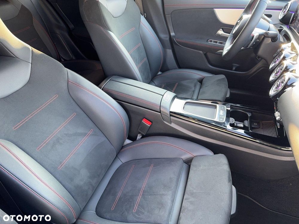 Mercedes-Benz CLA 200 AMG Line 7G-DCT - 24