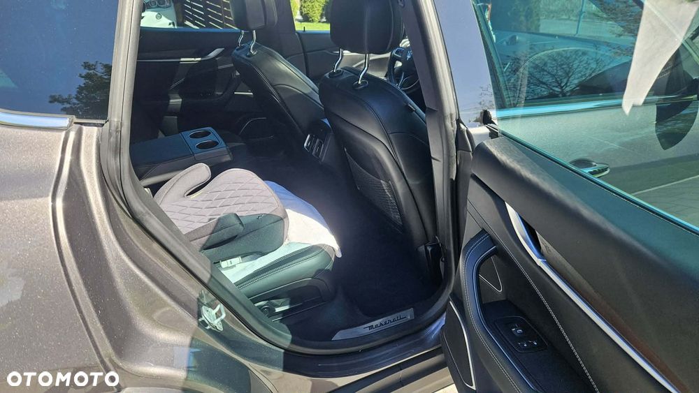 Maserati Levante Q4 Executive - 12