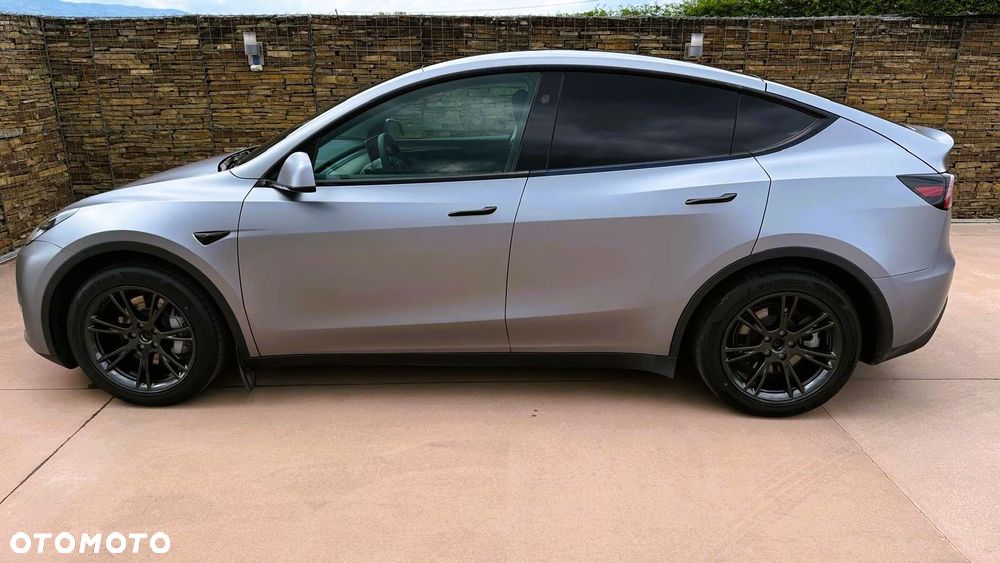 Tesla Model Y Long Range AWD - 6