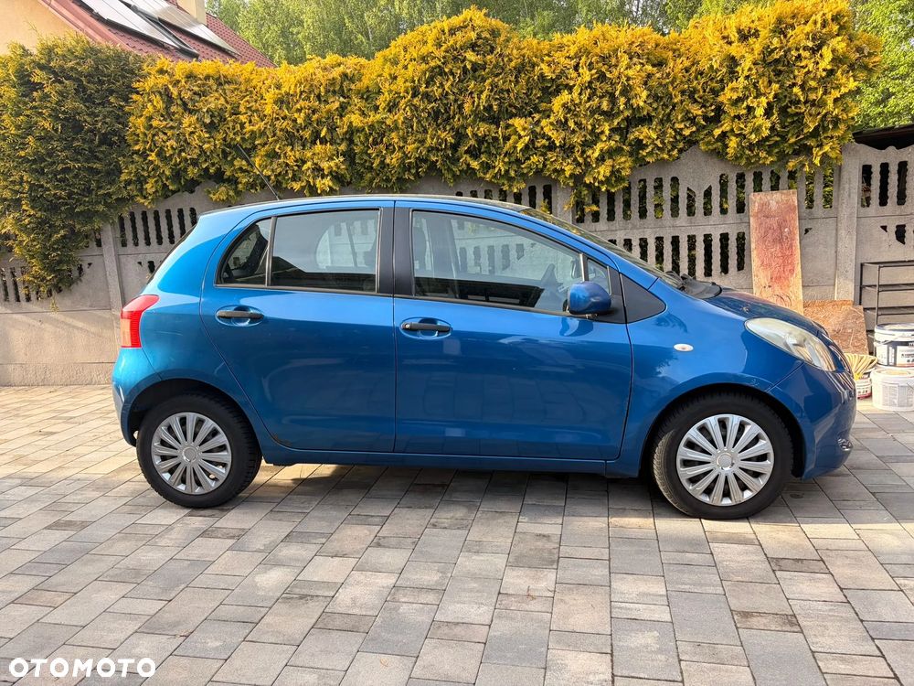 Toyota Yaris - 10