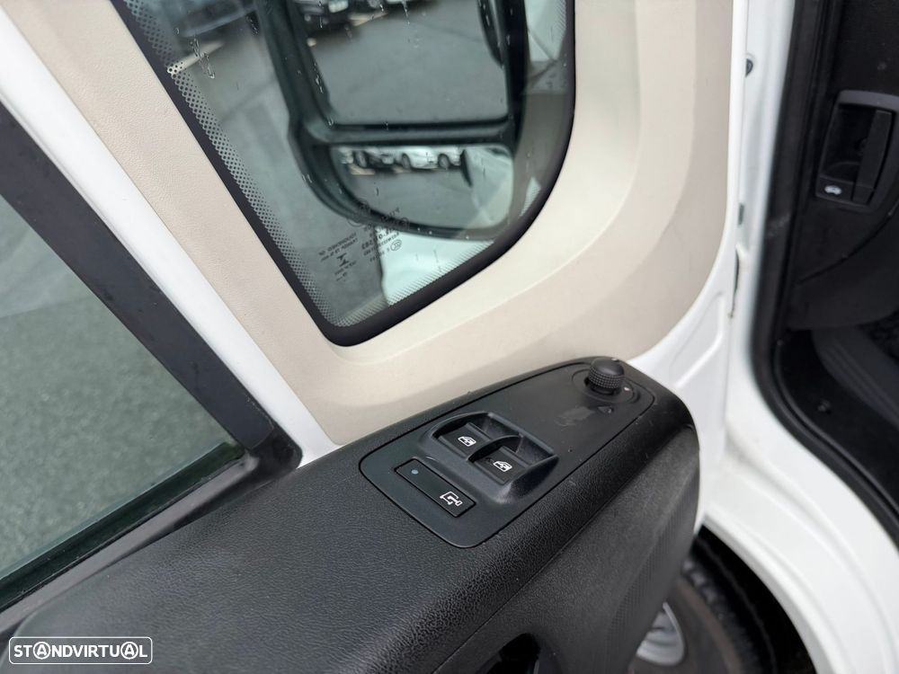 Peugeot Boxer 2.2 BlueHDi 330 L1H1 Premium - 17