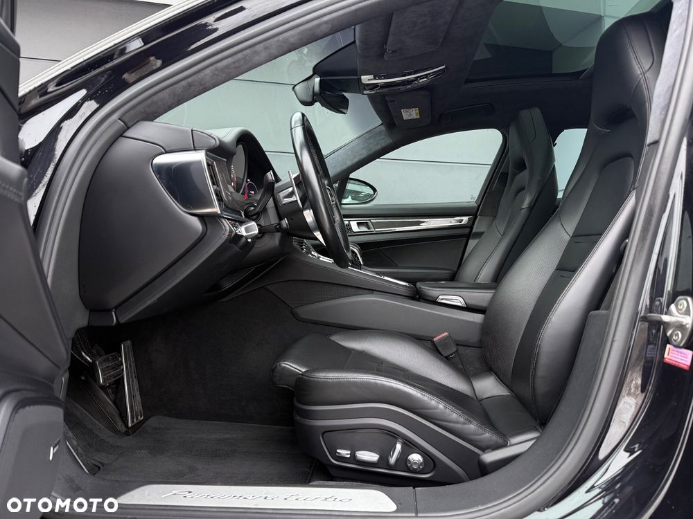 Porsche Panamera Turbo - 35