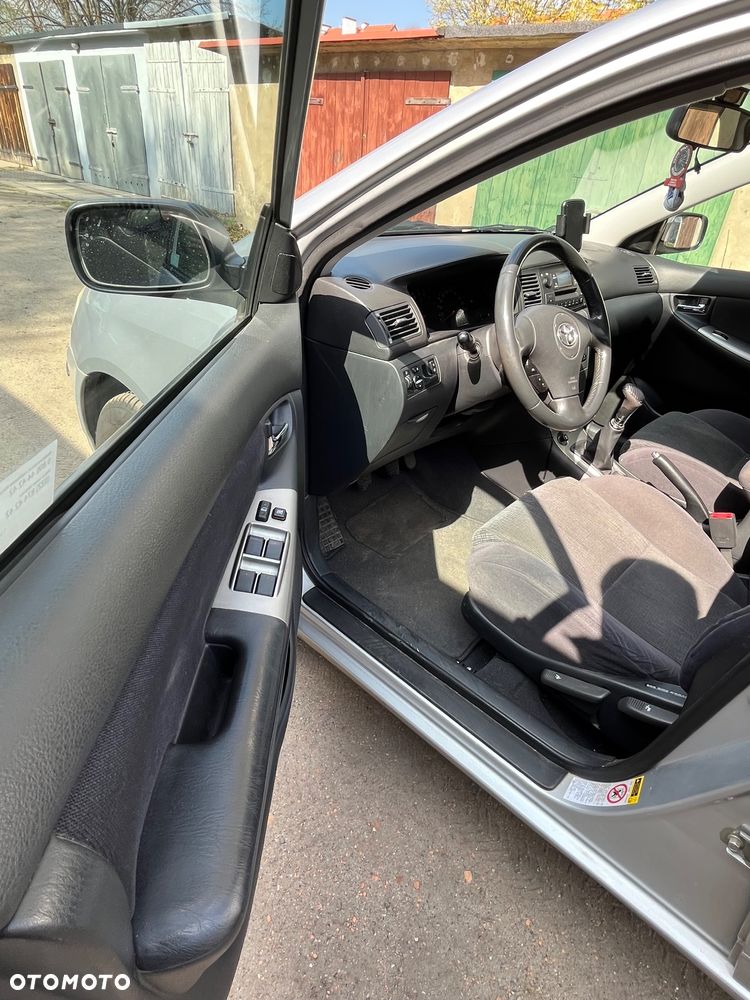 Toyota Corolla 1.6 VVT-i Sol - 20