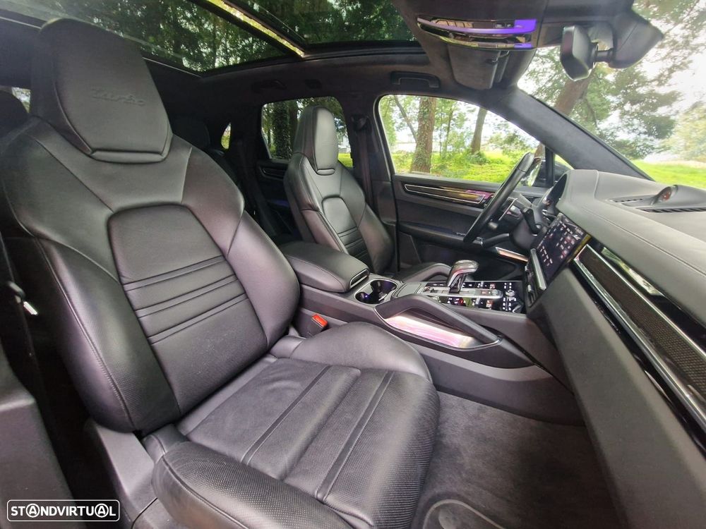 Porsche Cayenne Turbo - 17