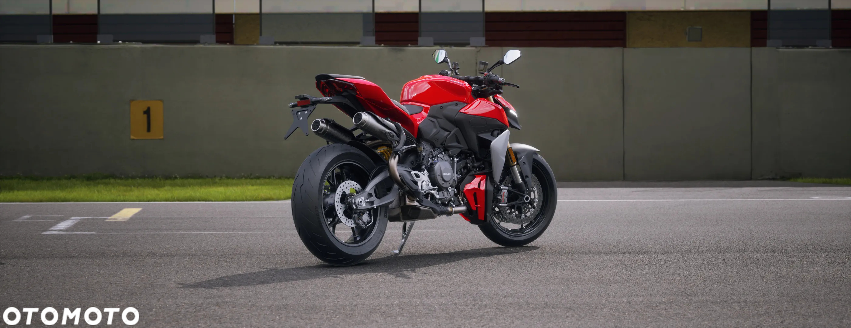 Ducati Streetfighter V2 - 3