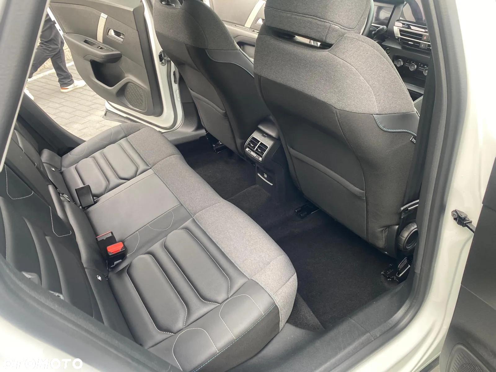 Citroën C4 PureTech 130 Stop&Start EAT8 SHINE - 7