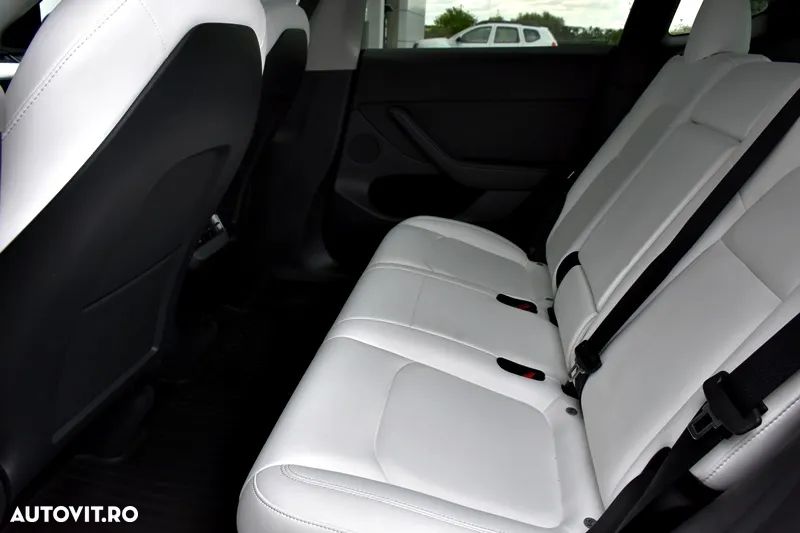 Tesla Model Y Long Range Dual Motor AWD - 18