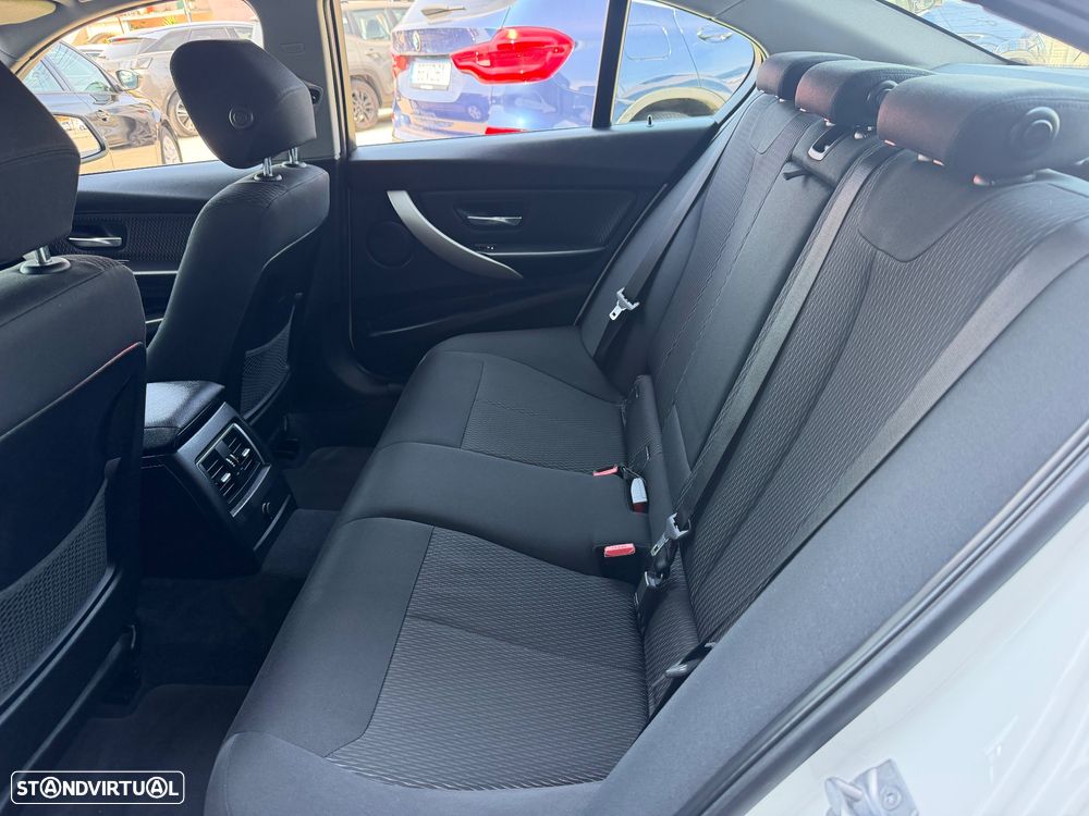BMW 330 e iPerformance Advantage - 16