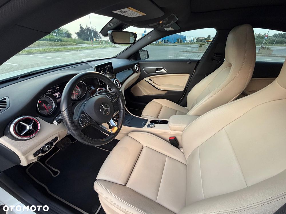 Mercedes-Benz CLA 250 7G-DCT StreetStyle - 25