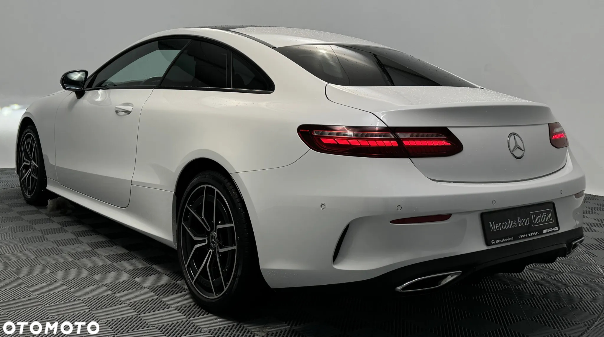 Mercedes-Benz Klasa E 220 d 4Matic Coupe 9G-TRONIC AMG Line - 28
