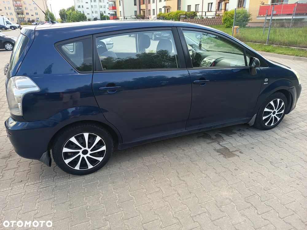 Toyota Corolla Verso - 8