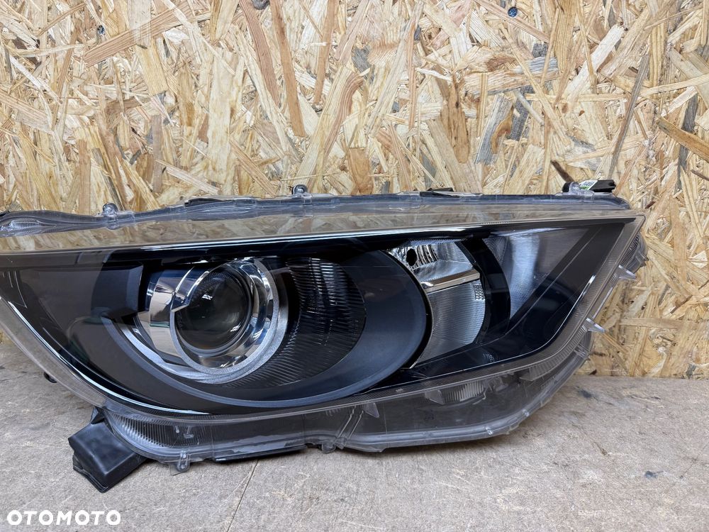 TOYOTA YARIS IV 2020- LAMPA PRAWY PRZÓD ZWYKŁA SOCZEWKA KOITO K0-6 EU - 17