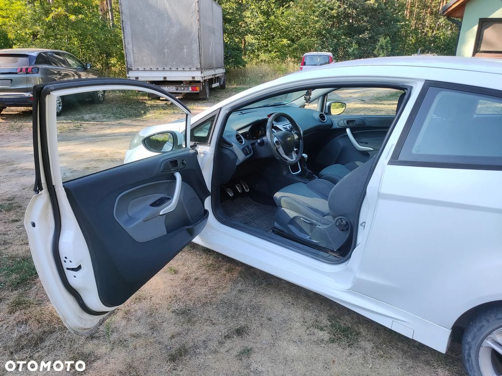 Ford Fiesta - 17