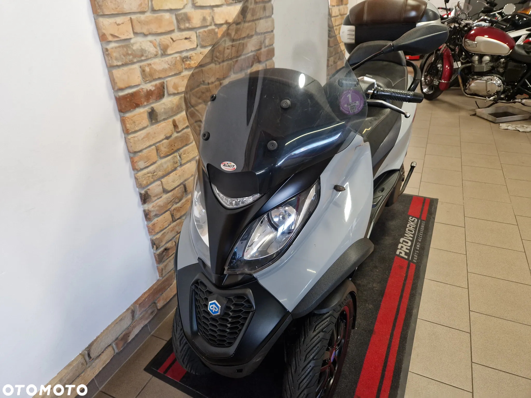 Piaggio MP-3 - 13