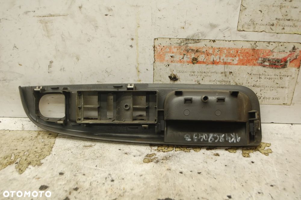 RĄCZKA BOCZKA DRZWI LEWY PRZÓD 1K4868049B VW GOLF V JETTA - 2