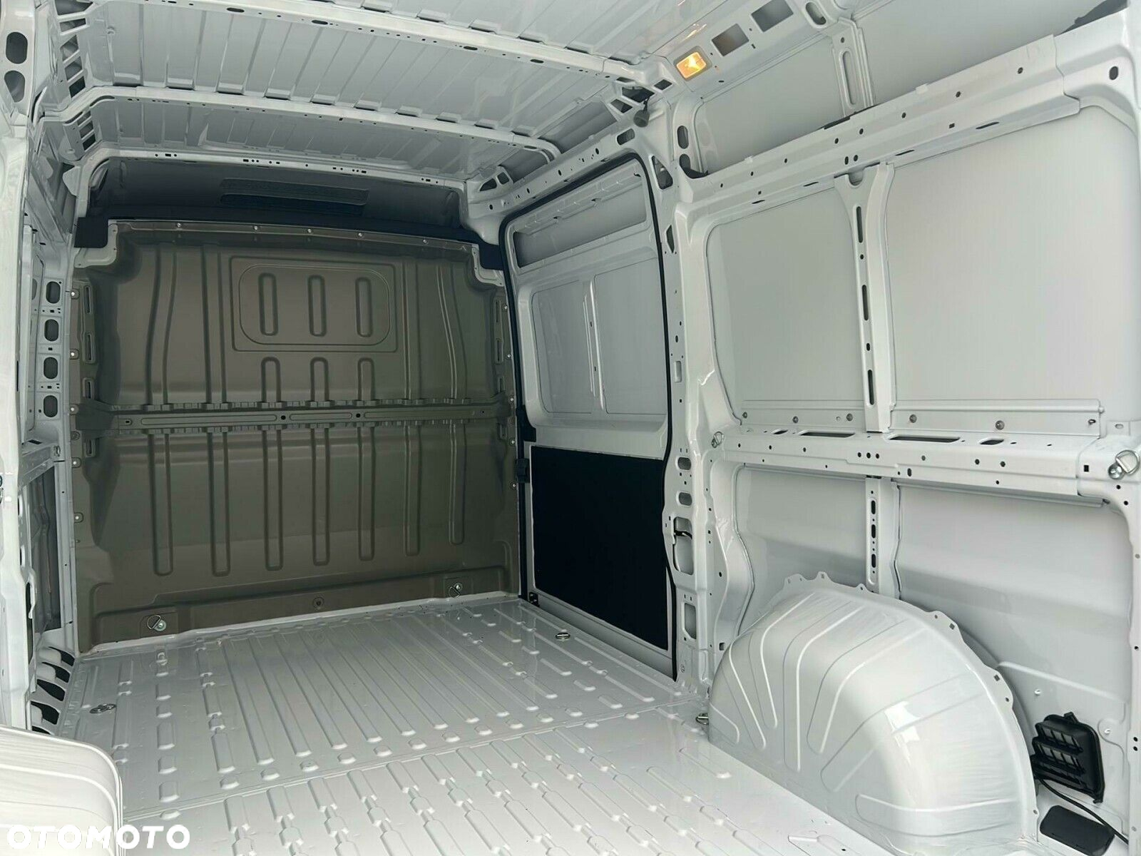 Opel movano Furgon L2H2 2.2 Diesel 140KM MT6 3.3t - 10
