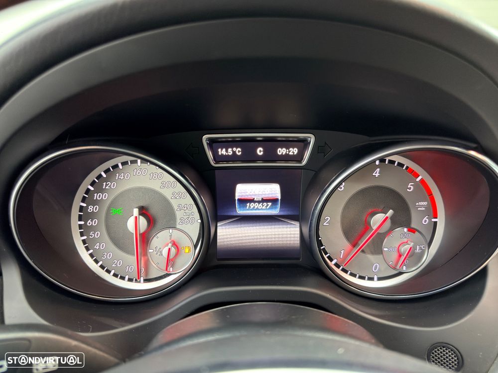 Mercedes-Benz GLA 180 d AMG Line - 29