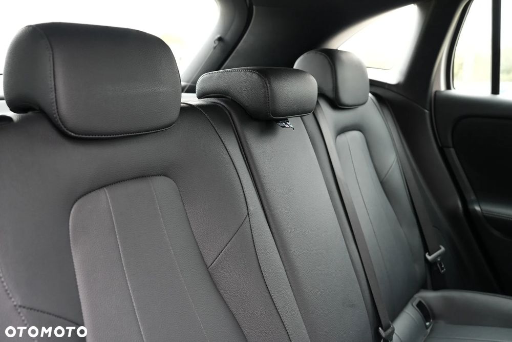 Mercedes-Benz GLA 200 Business Edition - 27