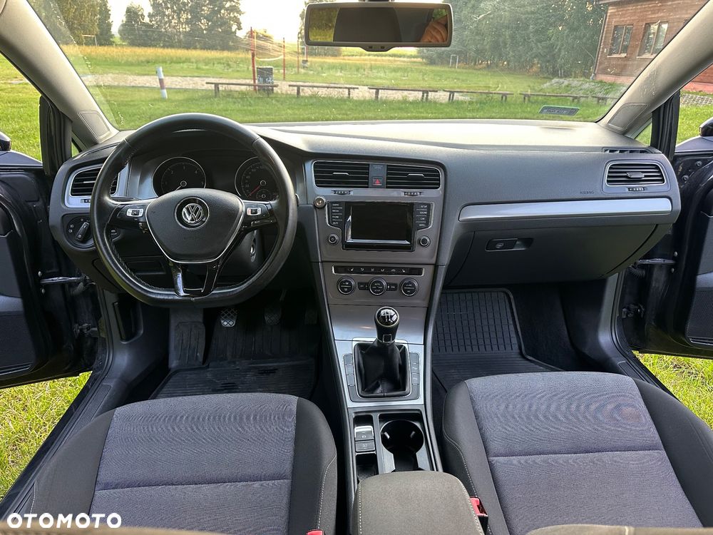 Volkswagen Golf - 33