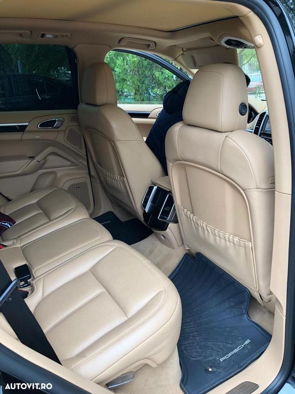 Porsche Cayenne 4.2 L S - 9
