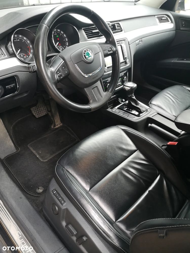 Skoda Superb 2.0 TDI DSG Elegance - 8